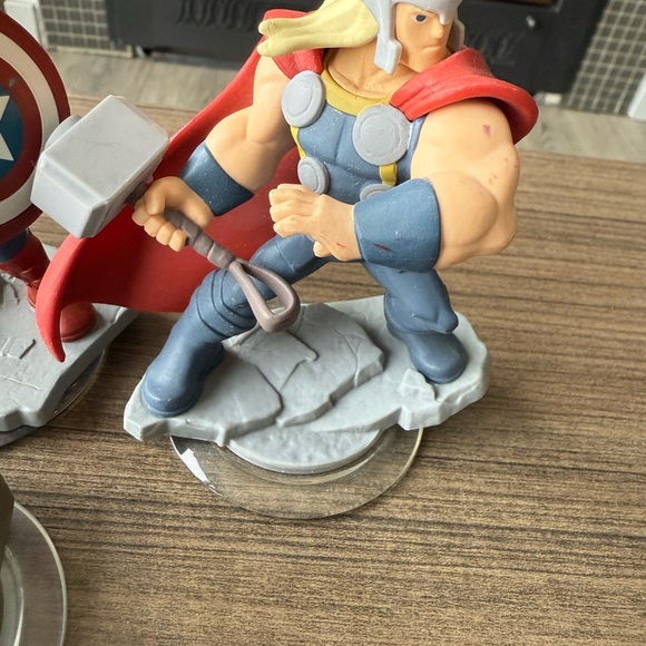 Marvel Red and Blue Action Figures Playset - Picture 3 of 8